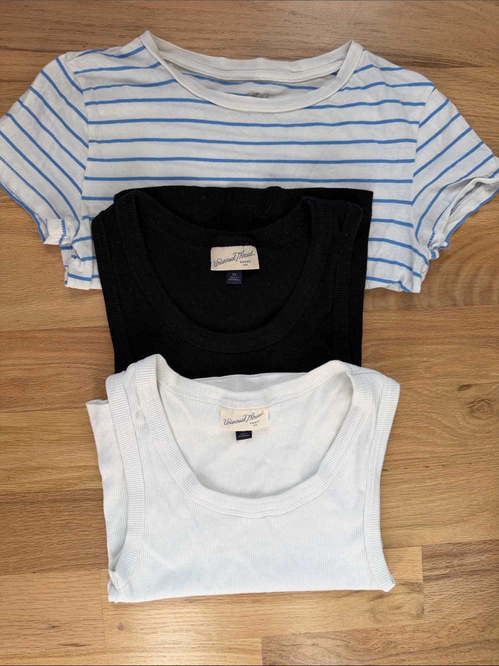 Universal Thread set of 3 shirts sleeveless and short sleeves women's size XS